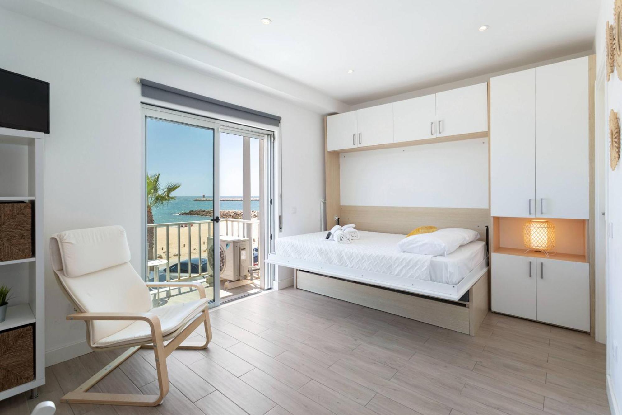 Centralgarve - Stunning Beach Front Studio - Astro Quarteira Exterior photo